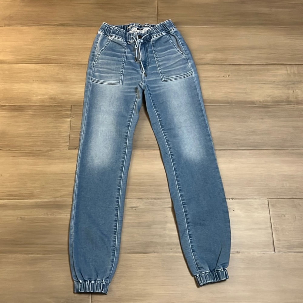 Loose fitted American Eagle Jeans/ size 00